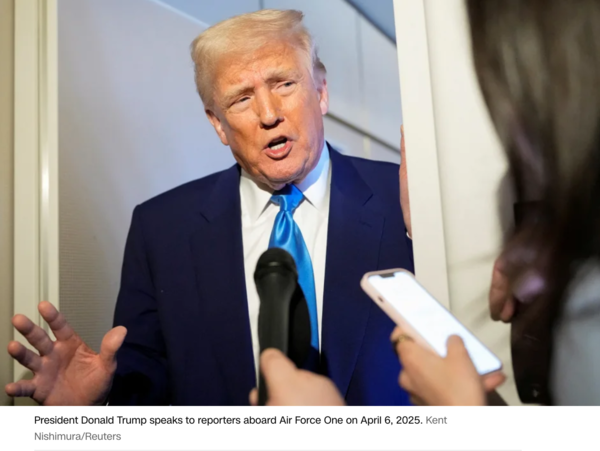 트럼프 미국 대통령이 지난 6일 에어포스원에서 기자들과 대화하고 있다. /CNN 갈무리