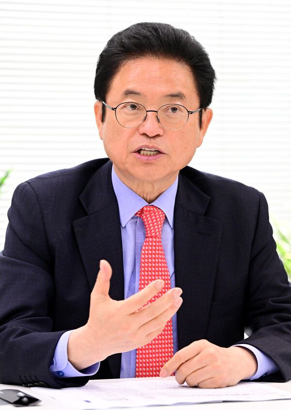 이철우 경북도지사가 15일 서울 프레스센터에서 대선 출마 포부를 밝히고 있다.