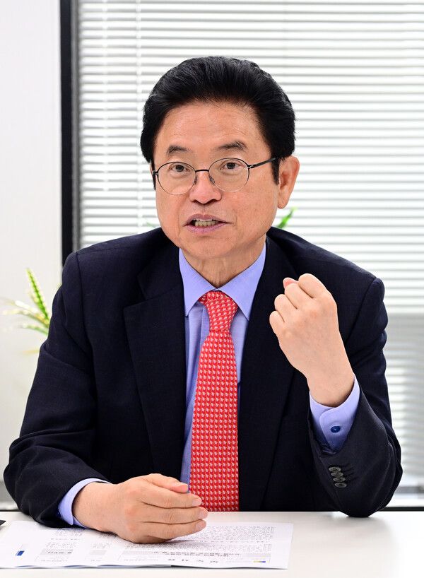 이철우 경북도지사가 15일 서울 프레스센터에서 대선 출마 포부를 밝히고 있다.