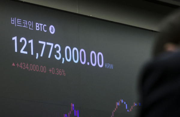 10일 서울 강남구 업비트 고객센터 전광판에 비트코인 시세가 표시되고 있다. /사진=뉴시스