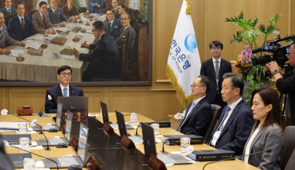 이창용 한국은행 총재가 17일 서울 중구 한국은행 본관에서 금융통화위원회 본회의를 주재하고 있다. /사진=뉴시스
