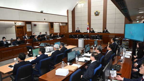 21일 서울 서초동 서울중앙지법에서 윤석열 전 대통령의 내란 우두머리 혐의 형사재판 2번째 공판이 열리고 있다.&nbsp;