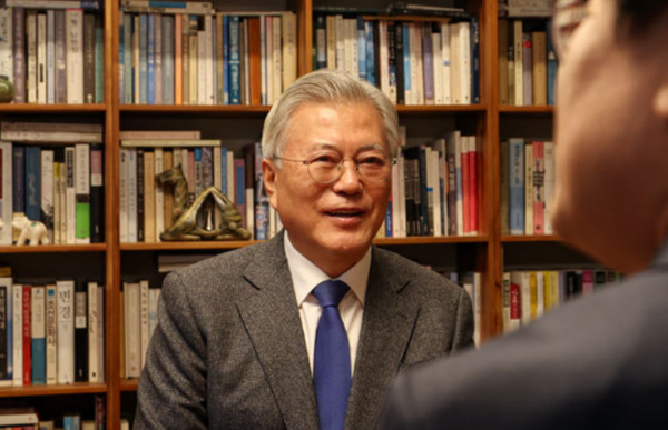 문재인 전 대통령이 지난 1월30일 경남 양산시 평산마을에서 이재명 더불어민주당 대표를 만나 대화를 나누고 있다. /사진=더불어민주당&nbsp;