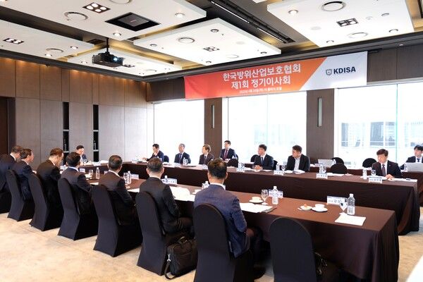 지난&nbsp;24일&nbsp;서울&nbsp;중구&nbsp;더&nbsp;플라자호텔에서&nbsp;진행된&nbsp;한국방위산업보호협회&nbsp;1회&nbsp;정기이사회의&nbsp;모습. /한화에어로스페이스 제공