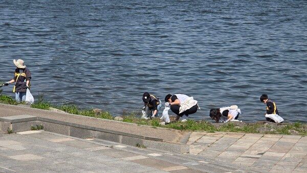KB국민은행,&nbsp;‘Green Month,&nbsp;다함께 플로깅’&nbsp;행사 실시 /KB국민은행 제공