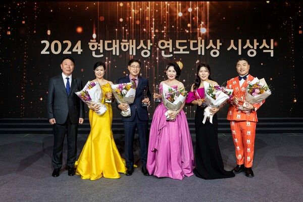 현대해상 ‘2024 연도대상 시상식’ - 이석현 대표이사, '현대명장’ 이경희 씨, 한성주 씨, 남상분 씨, 강여량 씨,&nbsp;홍영훈&nbsp;씨(왼쪽부터) /현대해상 제공