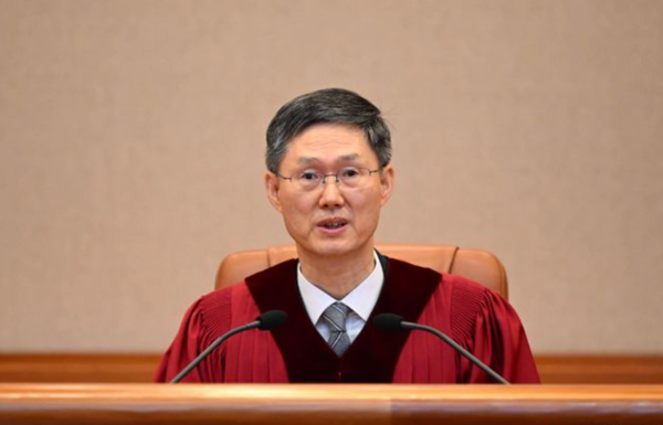 문형배 헌법재판소장 권한대행이 4일 서울 종로구 헌법재판소에서 열린 윤석열 대통령의 탄핵심판 선고기일에서 발언하고 있다.