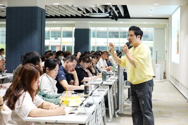 외식업주를 대상으로 컨설팅을 하고 있다.