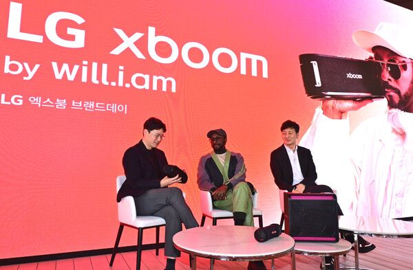 LG 엑스붐 브랜드 데이에서 LG전자 MS사업본부 오디오사업담당 이정석 전무(왼쪽)와 윌아이엠(가운데), LG전자 한국영업본부 MS마케팅담당 오승진 상무(오른쪽)가 대담을 나누고 있다. [사진=LG전자](포인트경제)