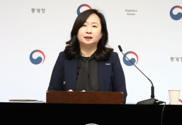 공미숙 통계청 사회통계국장이 9일 세종시 정부세종청사에서 2025년 3월 고용동향을 발표하고 있다.&nbsp;