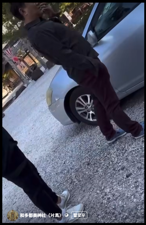 한국인으로 추정되는 사람이 욕설 장면 /와타즈미 신사의 SNS 캡쳐(포인트경제)