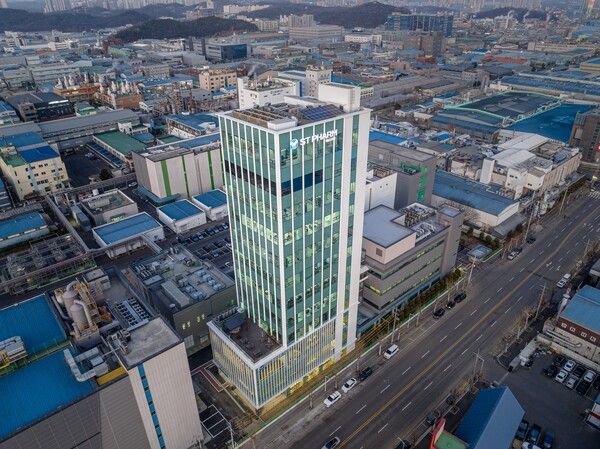 에스티팜 반월 사옥 전경