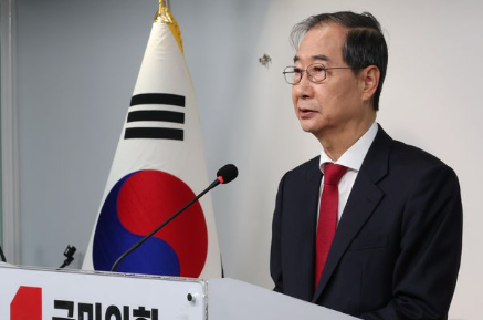 한덕수 대선 예비후보가 10일 오후 서울 여의도 국민의힘 중앙당사에서 긴급기자회견을 열고 입당 및 대선후보 재선출 관련 입장 발표를 하고 있다. /사진=뉴시스