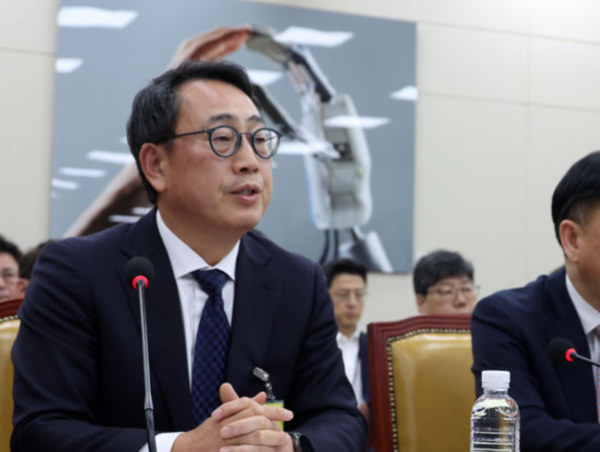 지난 8일 서울 여의도 국회에서 열린 과학기술정보방송통신위원회 전체회의 SK텔레콤 해킹 관련 청문회에서 유영상 SKT 사장이 의원 질의에 답하고 있다. /사진=뉴시스