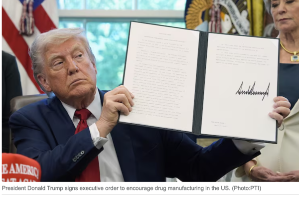 도널드 트럼프 대통령이 미국 내 의약품 생산을 장려하는 행정명령에 서명했다. /사진=비즈니스 스텐다드 갈무리