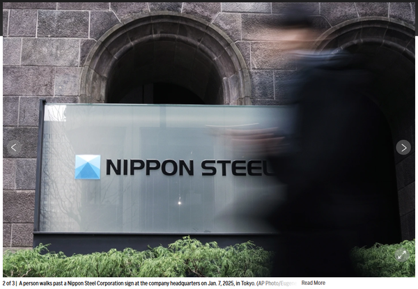 일본제철 본사 앞을 지나가는 시민&nbsp;미국 US스틸 인수를 추진 중인 일본제철은 글로벌 공급망 재편의 핵심 기업으로 부상하고 있다/사진: AP_유진 호시코 갈무리(포인트경제)