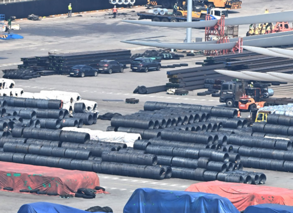 지난 1일 경기 평택시 포승읍 평택항 수출 야적장에 철강 제품이 쌓여 있다. /사진=뉴시스