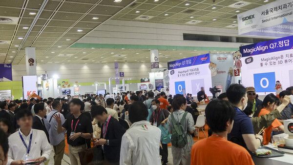 &nbsp;SIDEX 2025, 오스템임플란트 현장 부스 모습. /오스템임플란트 제공