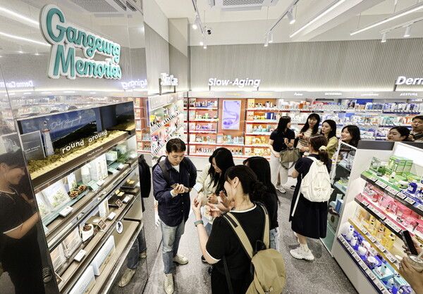 강릉 특산물 활용 제품을 판매하는 '지역특화존' /CJ올리브영 제공