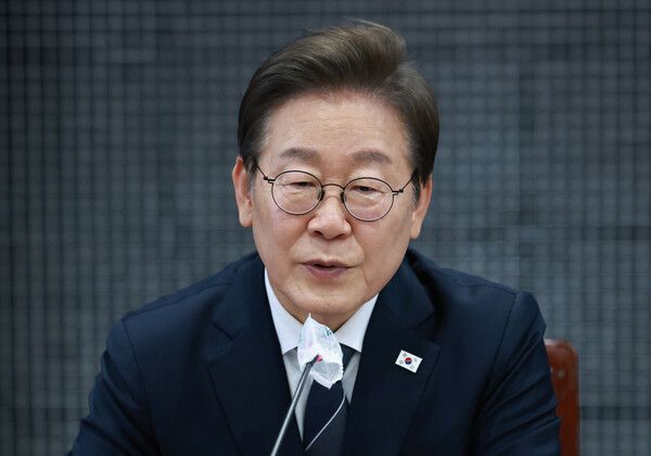 이재명 대통령이 13일 경기도 연천군청에서 기본소득 실시지역 현황 점검을 하며 발언하고 있다. /(대통령실통신사진기자단)