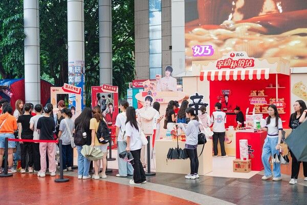 중국 광저우 대학교에서 실시한 농심 캠퍼스 팝업스토어 현장 [사진=농심](포인트경제)