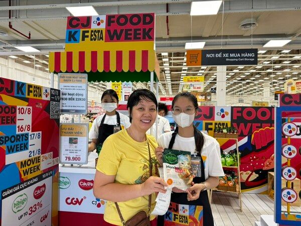 2024 CJ K FESTA&nbsp;푸드 위크를 즐기는 베트남 소비자 /CJ그룹 제공