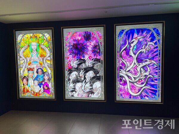 &nbsp;‘로스트아크’ 단독 미디어아트 전시 ‘빛의 여정’. 게임 배경과 일러스트 ⓒ포인트경제