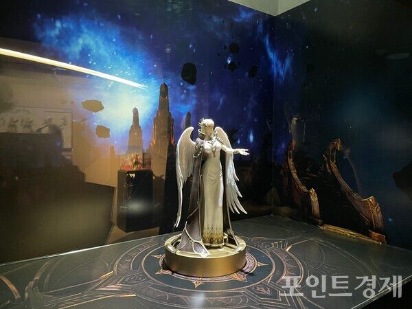 &nbsp;‘로스트아크’ 단독 미디어아트 전시 ‘빛의 여정’. 게임 피슈어 전시 ⓒ포인트경제