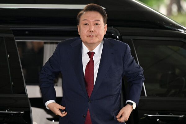 윤석열 전 대통령이 28일 오전 대면 조사를 받기 위해 서울 서초구 서울고검에 마련된 내란특검 사무실로 출석하고 있다. /사진=뉴시스