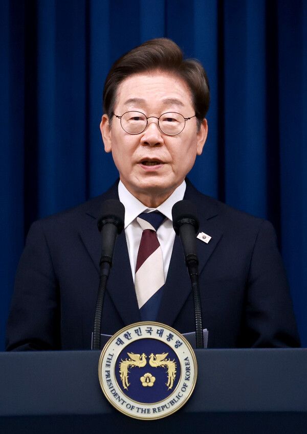 이재명 대통령이 4일 서울 용산 대통령실 청사에서 새 정부 첫 인사 발표를 하고 있다. (대통령실통신사진기자단)&nbsp;