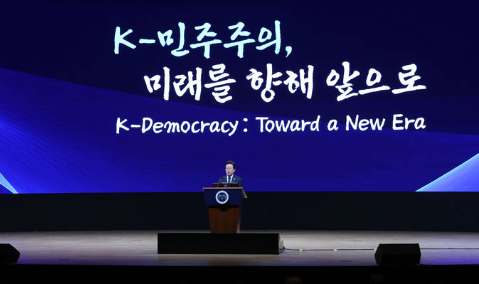 이재명 대통령이 13일 서울 강남구 코엑스에서 열린 2025 세계정치학회(IPSA) 서울총회 개막식에서 기조연설을 하고 있다. /사진=뉴시스