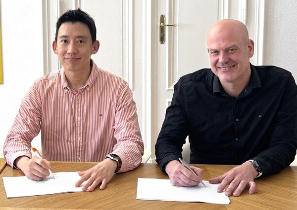 (왼쪽) 김두영 씽크프리 대표 (오른쪽)프랑크 카를리첵 넥스트클라우드 대표 /한컴그룹 제공