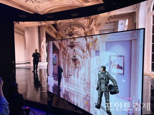 16일 성남시 분당구 네이버 1784에서 진행된 '이머시브 미디어 플랫폼 테크 포럼'에서 오한기 네이버 리얼타임 엔진 스튜디오 리더가 비전스테이지에 대해 소개하고 있다. (포인트경제)