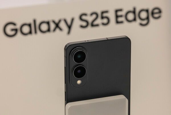 지난 5월 13일 서울 서초구 삼성 강남에서 열린 삼성 갤럭시 S25 엣지 미디어 브리핑에서 삼성 갤럭시 S25 엣지가 공개되어 있다. /사진=뉴시스
