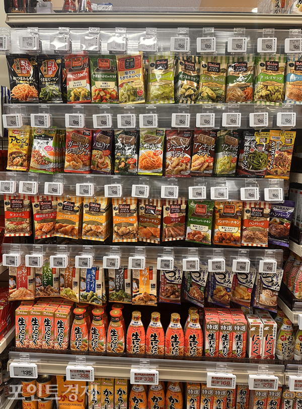 종류가 풍부한 일본 마트의 조미료 코너. 간단 요리에도 유용ⓒ포인트경제 박진우 도쿄 특파원
