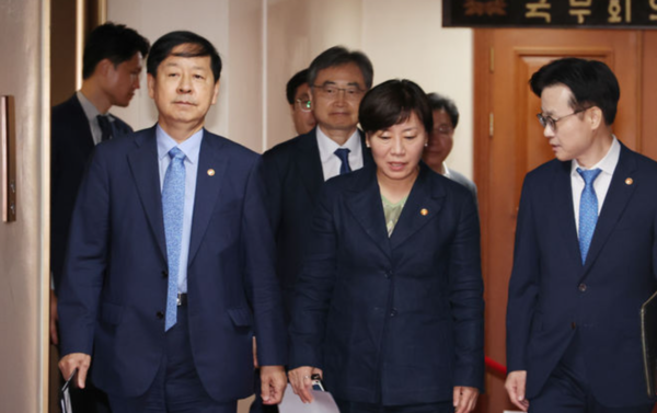 구윤철 경제부총리 겸 기획재정부 장관이 22일 오전 서울 종로구 정부서울청사에서 비공개로 열린 대외경제장관회의에 송미령 농림축산식품부 장관, 김정관 산업통상자원부 장관, 조현 외교부 장관과 참석하고 있다. /사진=뉴시스
