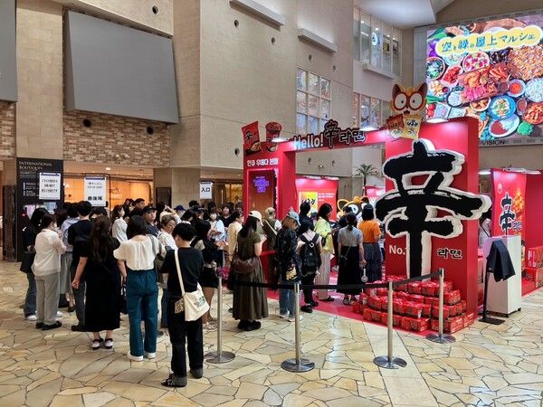 농심 일본 한큐 백화점 'Hello! 辛라면' 팝업스토어 현장 사진