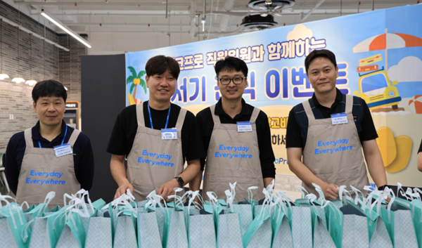 지난 23일 에코프로 포항캠퍼스에서 진행된 간식 지원 이벤트에 참여한 직원위원들의 모습 /에코프로 (포인트경제)