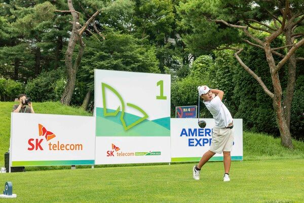 SK텔레콤 어댑티브 오픈 2025 우승자 허도경 선수가 티샷을 날리는 모습 / SK텔레콤 제공 (포인트경제)