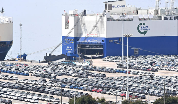 경기 평택항 자동차 전용부두에 선적을 기다리는 수출용 차량이 세워져 있다 / 뉴시스 (포인트경제)