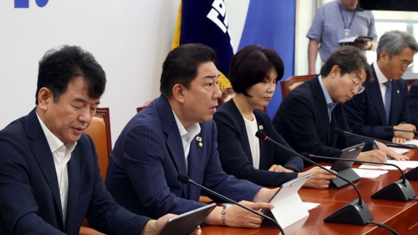 김병기 더불어민주당 원내대표가 19일 오전 서울 여의도 국회에서 열린 원내대책회의에서 발언을 하고 있다 / 사진출처-뉴시스 (포인트경제)