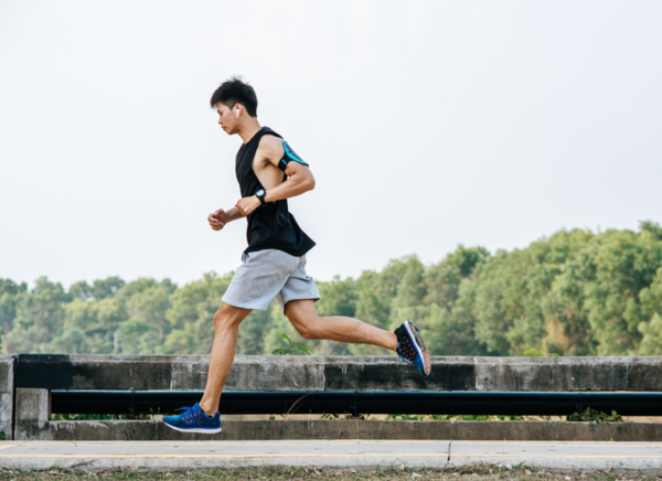 뛰고 있는 사람 /프리픽