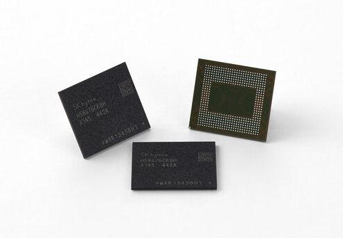 SK하이닉스가 업계 최초 High-K EMC 소재를 적용한 ‘고방열 모바일 D램’ 공급을 개시했다.&nbsp;