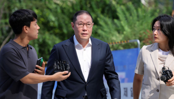 조현상 HS효성 부회장이 4일 서울 종로구 KT 광화문빌딩 웨스트에 마련된 윤석열 전 대통령 부인 김건희 여사 의혹을 수사하는 민중기 특별검사 사무실로 출석하고 있다. /사진=뉴시스