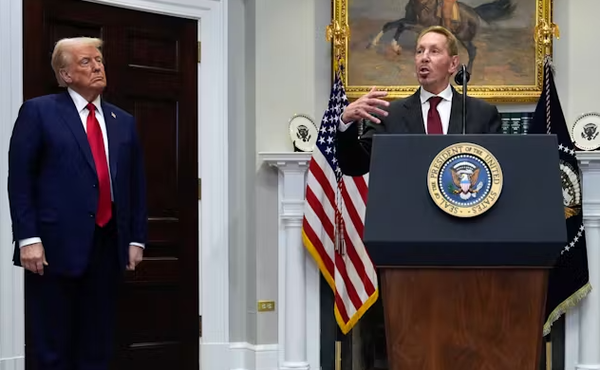 미국 백악관, 트럼프 대통령이 참석한 자리에서 발언하는 래리 엘리슨/니혼게이자이신문 보도분 갈무리(포인트경제)