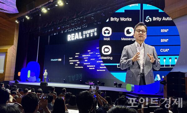 삼성SDS 리얼 서밋(REAL Summit) 2025 에서 기조연설 중인 이준희 대표이사 ⓒ포인트경제