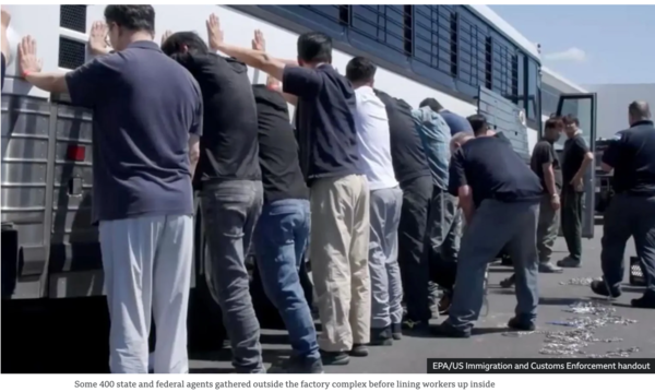 약 400명의 주 및 연방 요원이 공장 단지 밖에 모여 노동자들을 공장 내부에 줄지어 세웠다. /BBC 갈무리