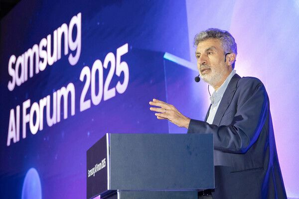 15일 경기도 용인에 위치한 삼성전자 The UniverSE에서 진행된 '삼성 AI 포럼 2025'에서 기조 강연을 하고 있는 요슈아 벤지오(Yoshua Bengio) 캐나다 몬트리올대 교수