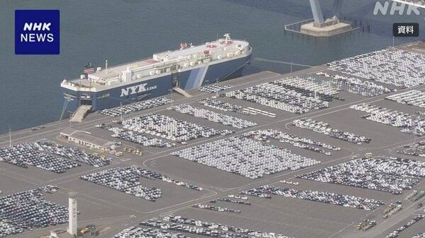 항구에 집결한 일본 수출용 차량들/NHK 보도분 갈무리(포인트경제)
