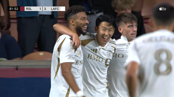 헤트트릭을 달성한 후 세레모니 하는 모습/LA FC 홈페이지 캡쳐(포인트경제)